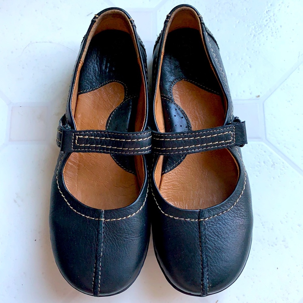 BORN Leather Mary Janes. Size 7.